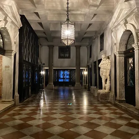 Dimora Contarini Charm Apartment On Grand Canal-3